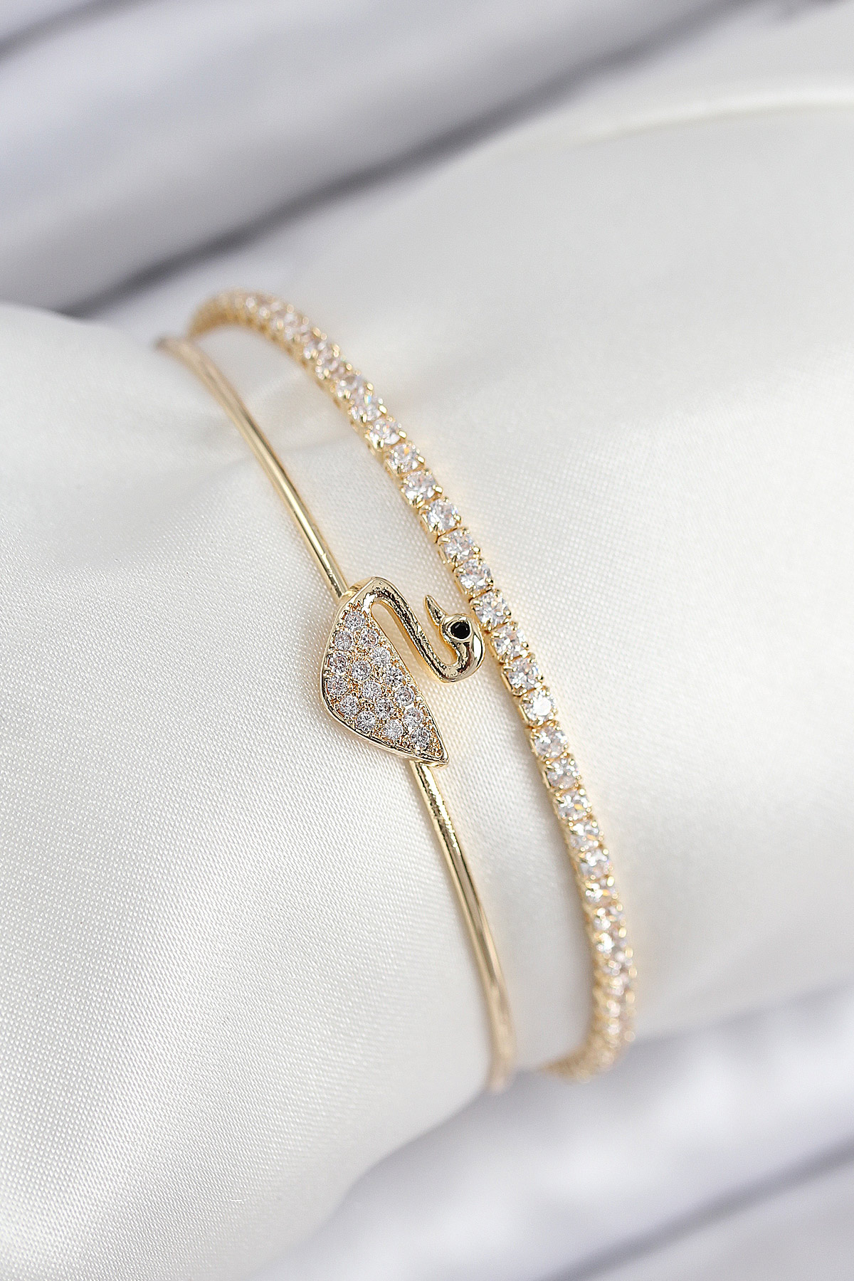 Pirinç Zirkon Taşlı Kuğu Model Gold Renk Kadın Bileklik
