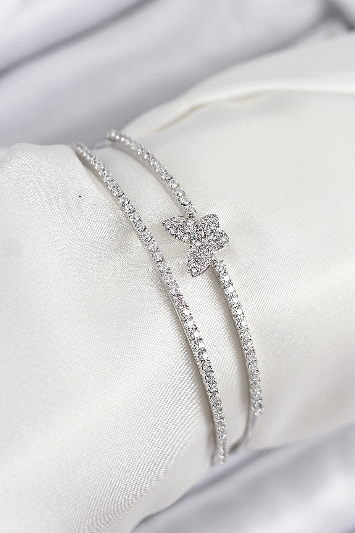 Pirinç Zirkon Taşlı Kelebek Model Gümüş Renk Kadın Bileklik