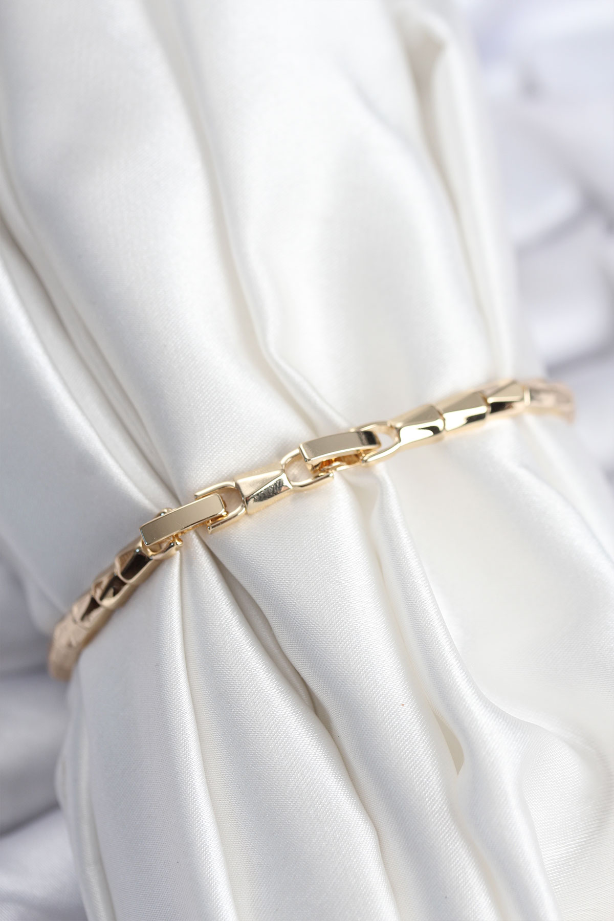 Pirinç VIP Seri Gold Renk Zirkon Taşlı Yıldız Model Kadın Bileklik - Görsel 2