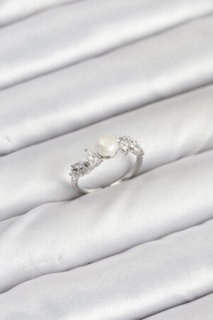 Pirinç Gümüş Renk Zirkon Taşlı İncili Model Kadın Yüzük