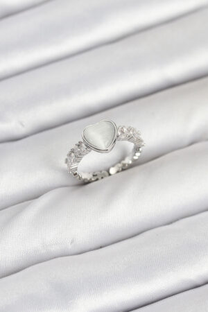 Pirinç Gümüş Renk Zirkon Taşlı Kalpli Kadın Yüzük