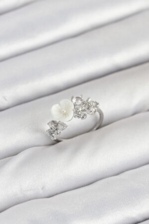 Pirinç Gümüş Renk Çiçek Model Zirkon Taşlı Kadın Yüzük