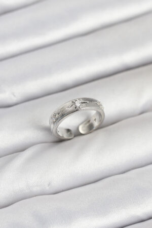 Pirinç Gümüş Renk Zirkon Taşlı Kutup Yıldızı Model Kadın Yüzük