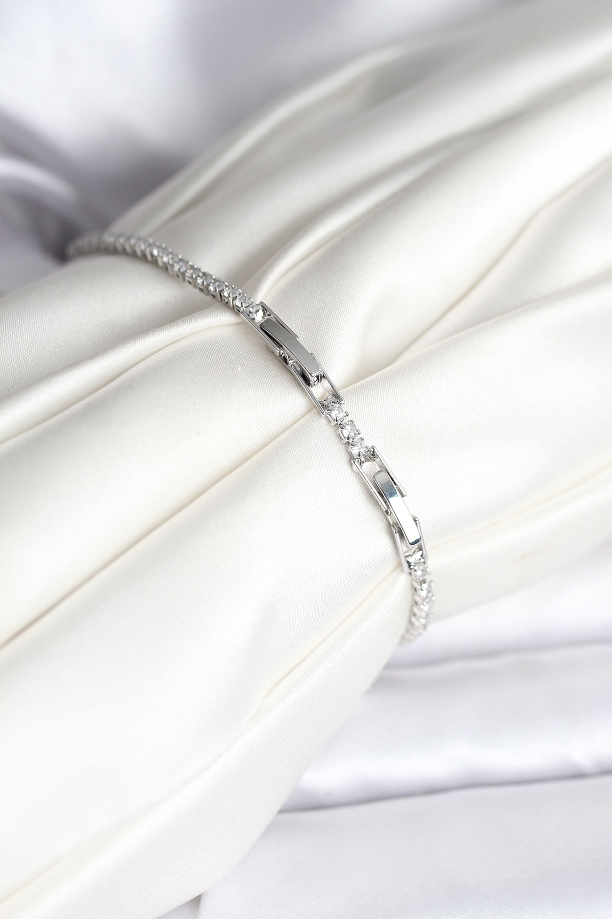 Anka Kuşu Model Zirkon Taşlı Gümüş Renk Pirinç Su Yolu Kadın Bileklik - Görsel 2