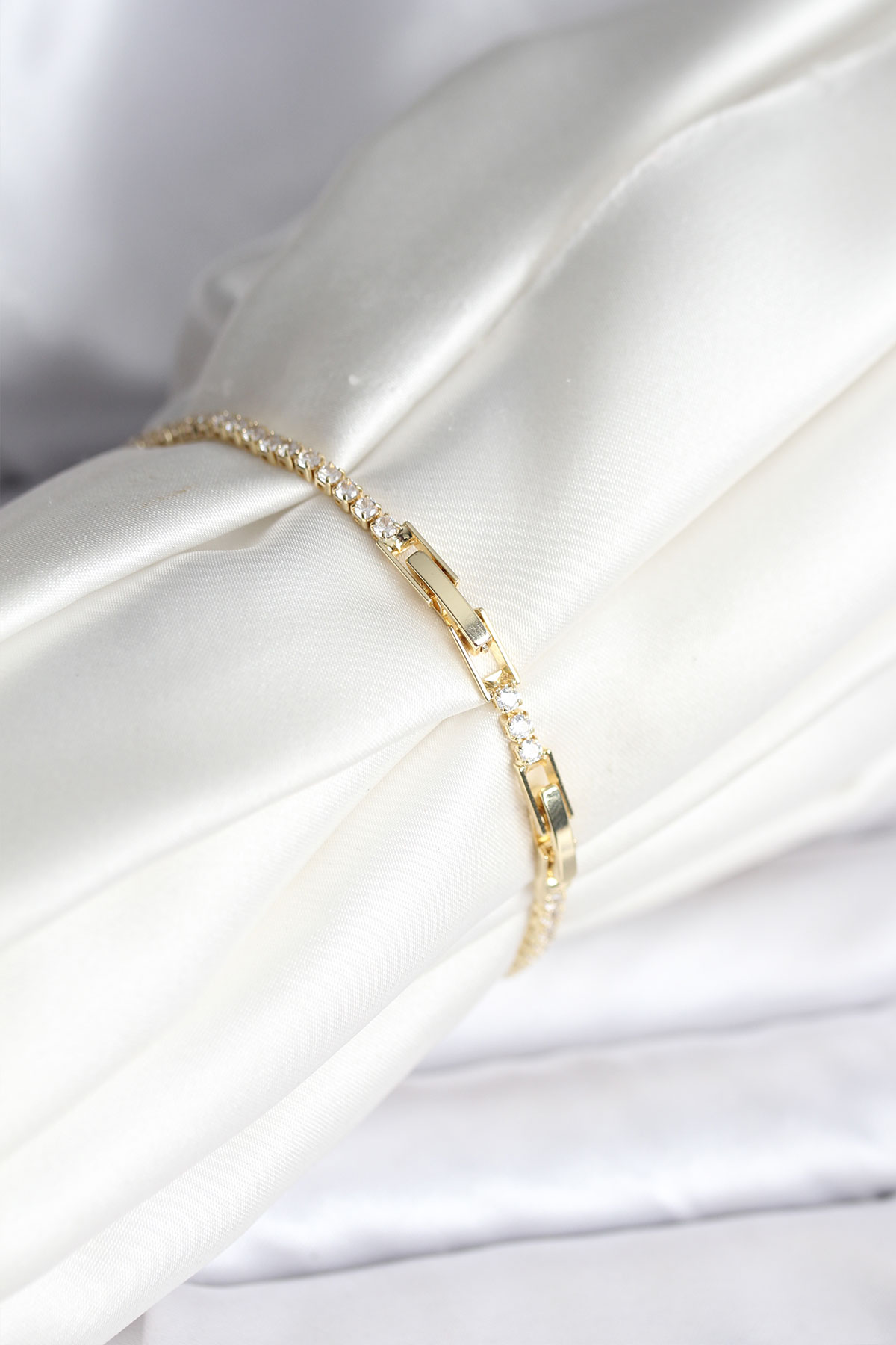 Kelebek Model Zirkon Taşlı Gold Renk Pirinç Su Yolu Kadın Bileklik - Görsel 2