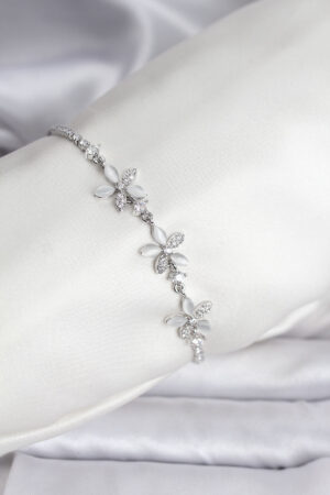 Çiçek Model Zirkon Taşlı Gümüş Renk Pirinç Su Yolu Kadın Bileklik