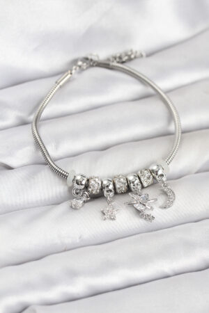 Pirinç Gümüş Renk Kalpli Model Charmlı Kadın Bileklik