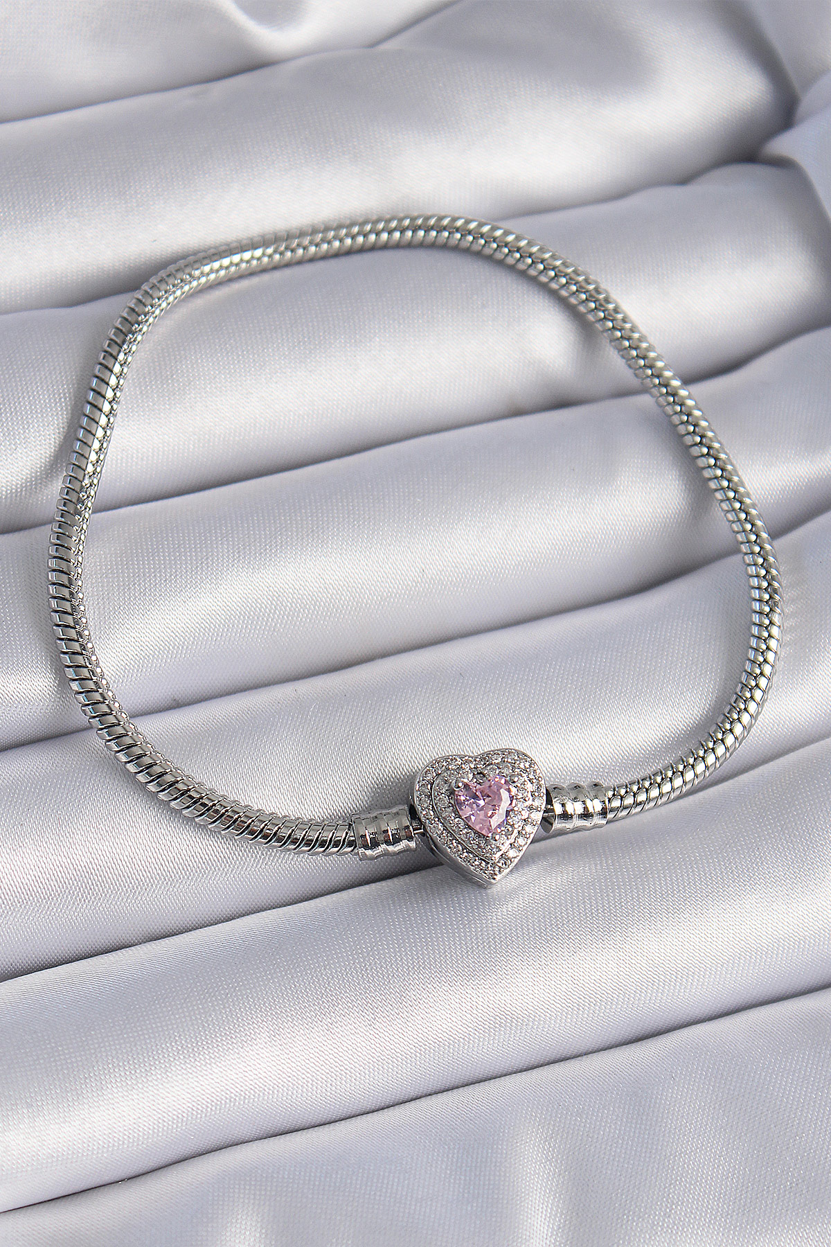 Pirinç Zirkon Taşlı Kalp Figür Charm Model Kadın Bileklik