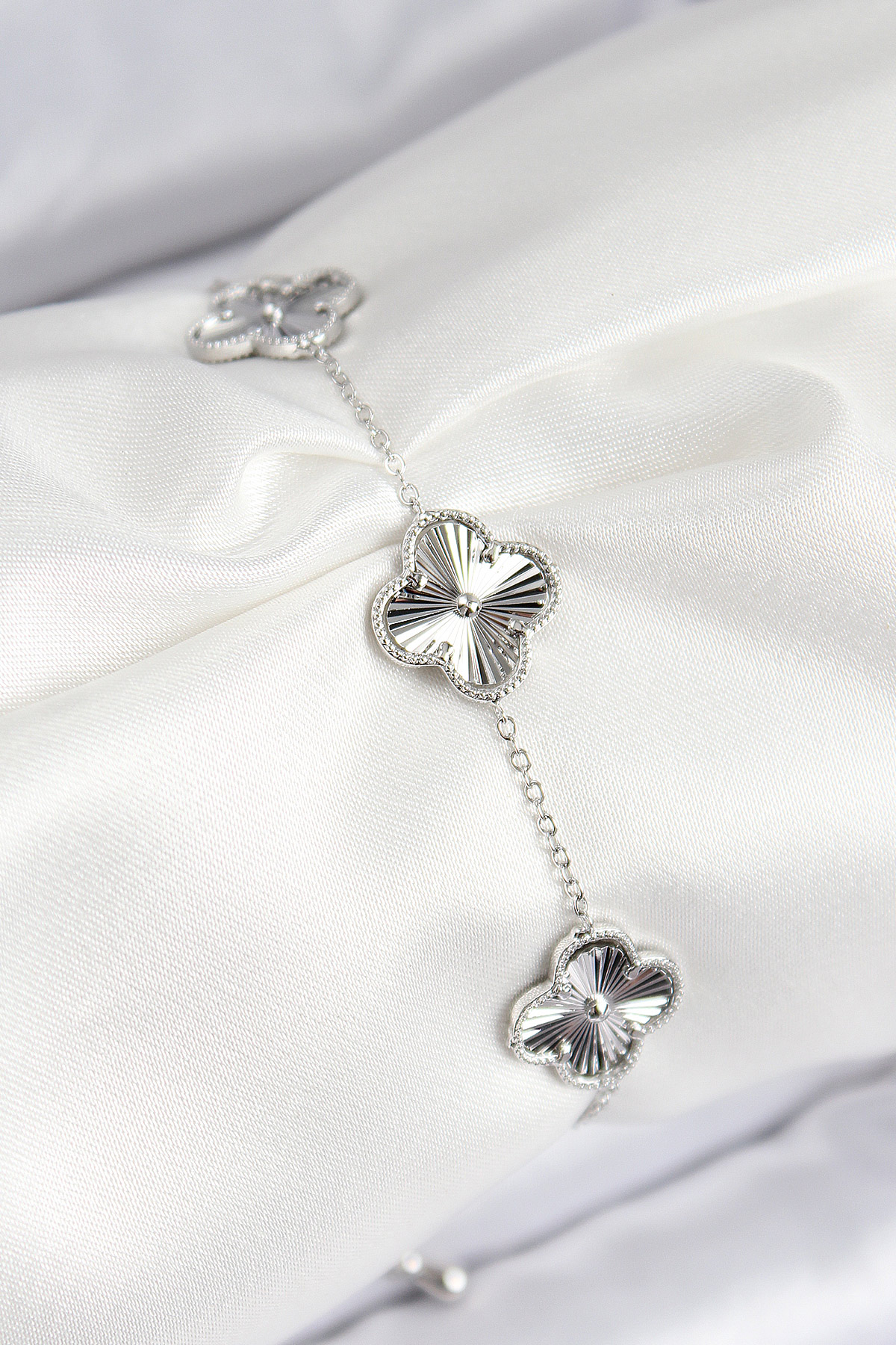 VIP Pirinç Yonca Model Gümüş Renk Kadın Bileklik