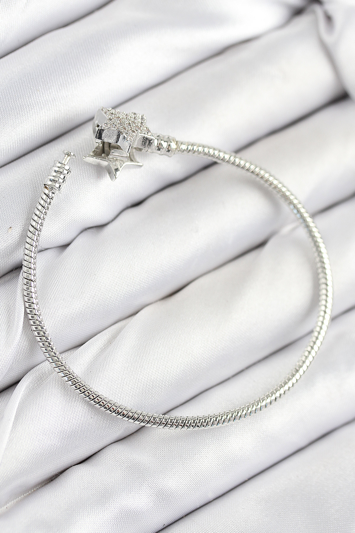 Pirinç Charm Zirkon Taşlı Yıldız Model Gümüş Renk Kadın Bileklik - Görsel 2