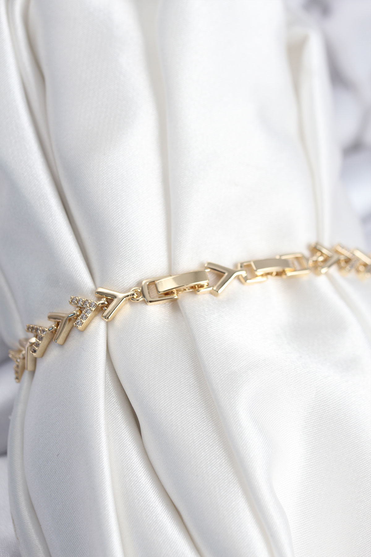 Pirinç VIP Seri Gold Zirkon Taşlı Balık Sırtı Model Kadın Bileklik - Görsel 2