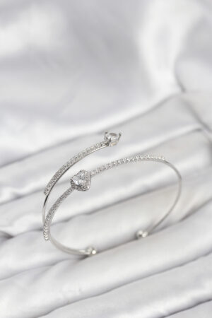 Kalp Model Pirinç Gümüş Renk Kadın Bileklik