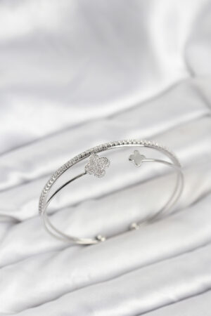 Yonca Model Pirinç Gümüş Renk Kadın Bileklik