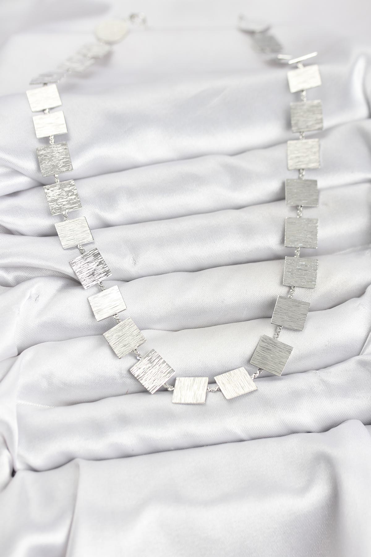 Kare Plaka Model Gümüş Renk Kadın Kolye - Görsel 2