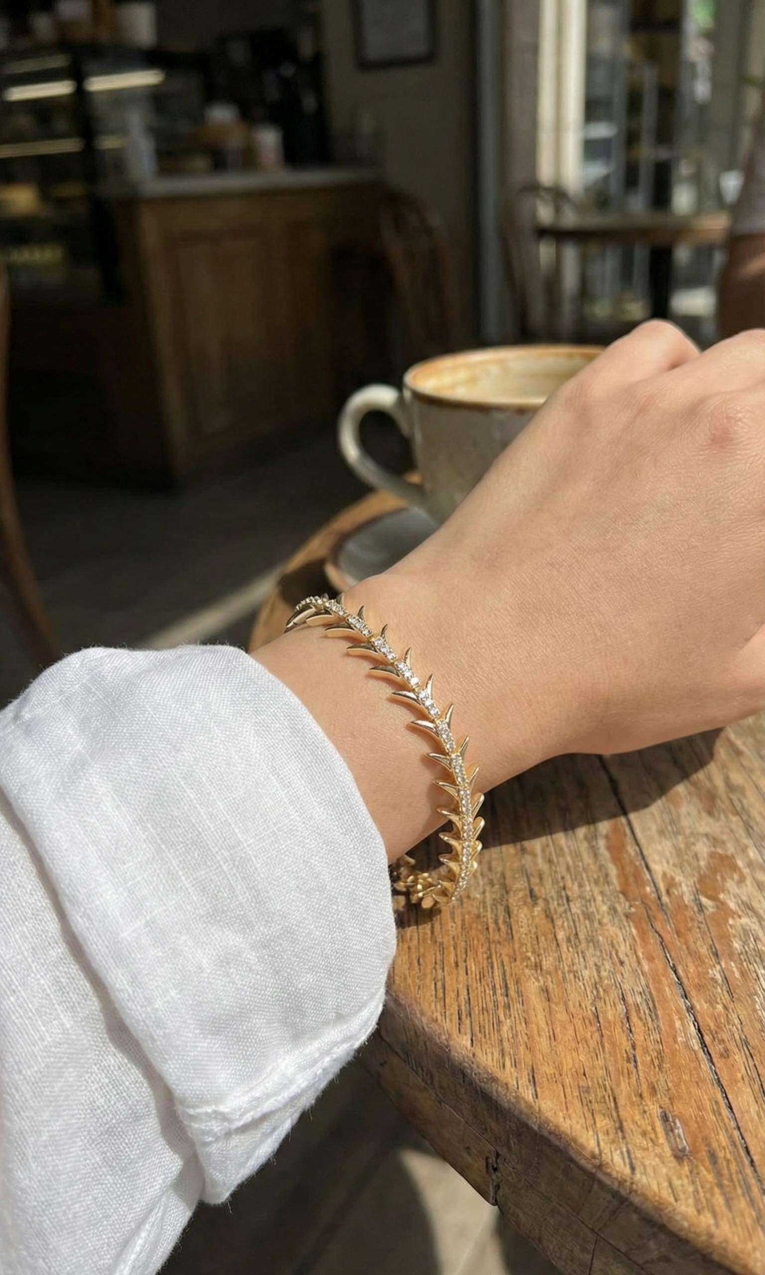 Pirinç Gold Renk Balık Sırtı Model Zirkon Taşlı Kadın Bileklik - Görsel 2