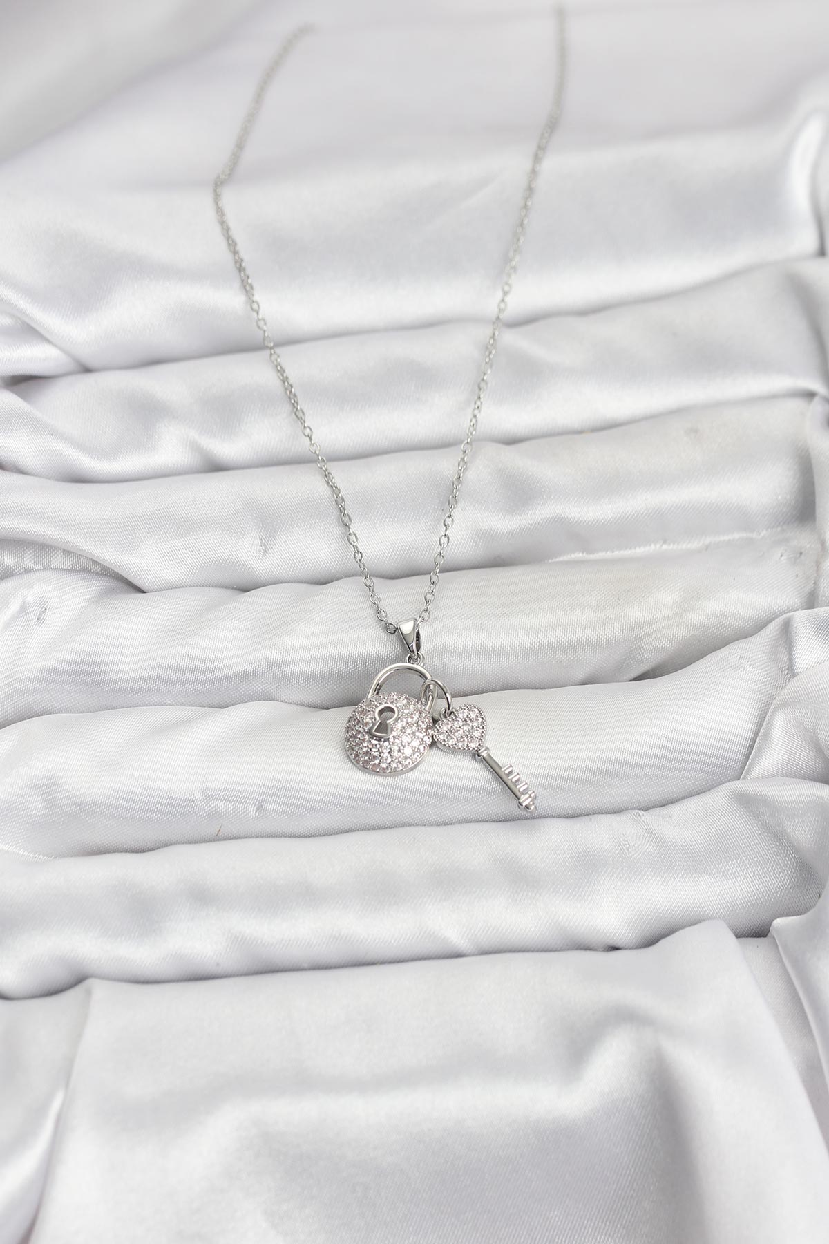 316L Çelik Zincir Gümüş Renk Kilit Anahtar Model Zirkon Taşlı Kadın Kolye - Görsel 2