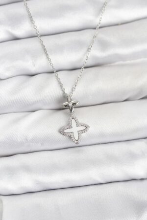 316L Çelik Zincir Gümüş Renk 4 Yapraklı Yonca Model Zirkon Taşlı Kadın Kolye