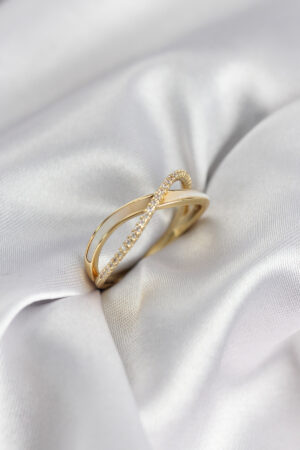 Zirkon Taşlı Sarmal Sedefli Gold Renk Kadın Yüzük