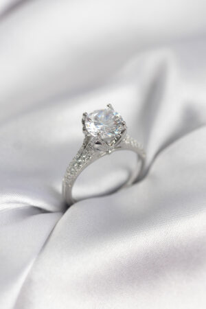 Gümüş Renk Tek Taş Model Zirkon Taşlı Kadın Yüzük