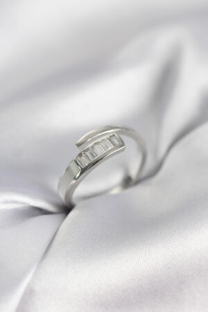 Baget Zirkon Taşlı Gümüş Renk Kadın Yüzük