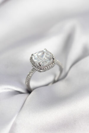 Kare Tek Taş Model Zirkon Taşlı Gümüş Renk Kadın Yüzük