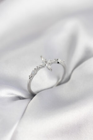 Yıldız Model Zirkon Taşlı Gümüş Renk Kadın Yüzük