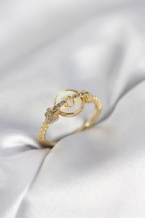 Gold Renk Daire Form Sedef ve Zirkon Taşlı Kadın Yüzük