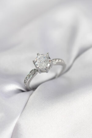 Zirkon Taşlı Tek Taş Model Gümüş Renk Kadın Yüzük