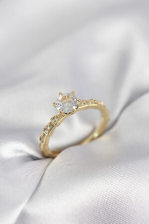 Gold Renk Zirkon Taşlı Tek Taş Model Kadın Yüzük