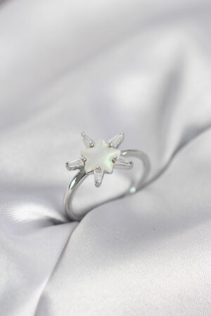 Gümüş Renk Yıldız Model Sedefli Zirkon Taşlı Kadın Yüzük