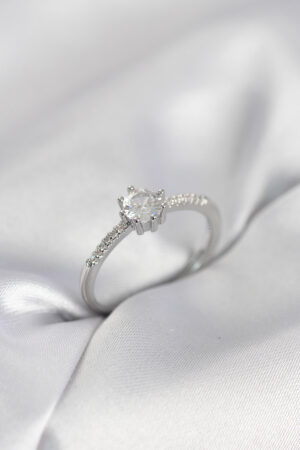 Tek Taş Model Gümüş Renk Zirkon Taşlı Kadın Yüzük