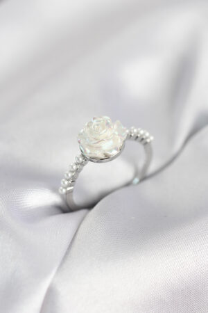 Gümüş Renk Gül Model İncili Kadın Yüzük