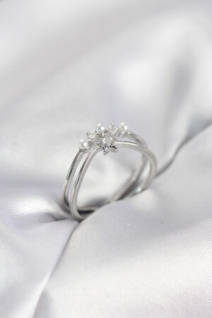 Gümüş Renk İncili Yıldız Model Zirkon Taşlı Kadın Yüzük