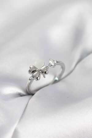 Gümüş Renk Yonca Model Sedefli Kadın Yüzük