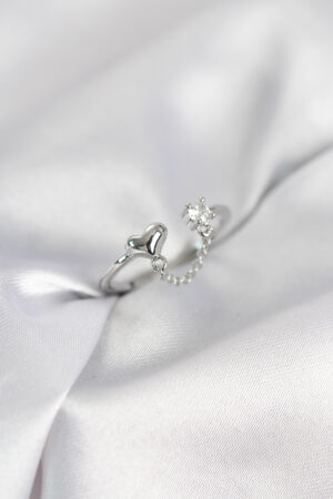 Zincir Sallantılı Kalp Model Gümüş Renk Kadın Yüzük