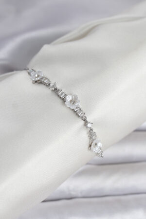 Baget Zirkon Taşlı Çiçek Model Gümüş Renk Asansörlü Kadın Bileklik