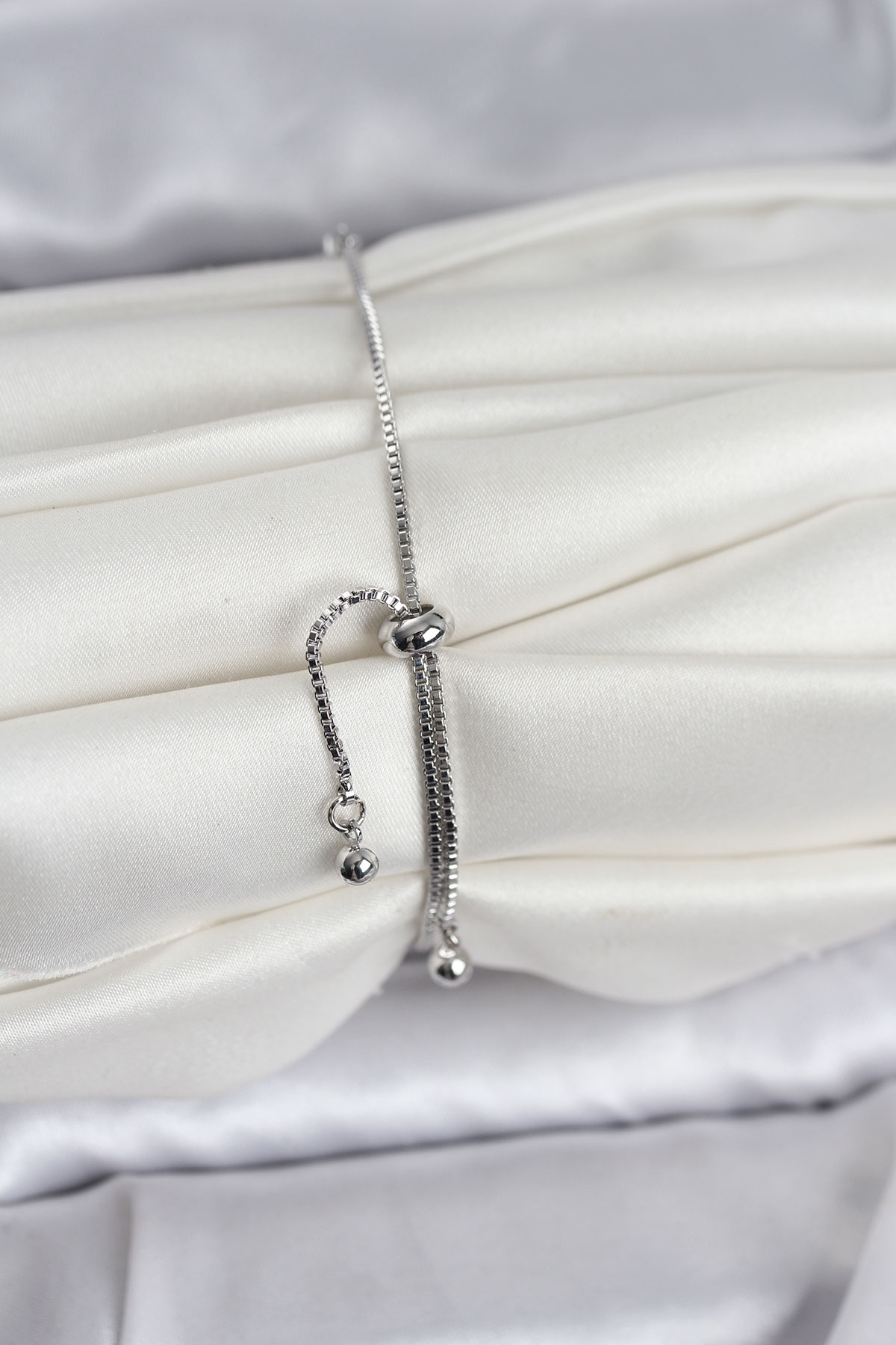 Gümüş Renk Zincir Model Zirkon Taşlı Pirinç Asansörlü Kadın Bileklik - Görsel 2