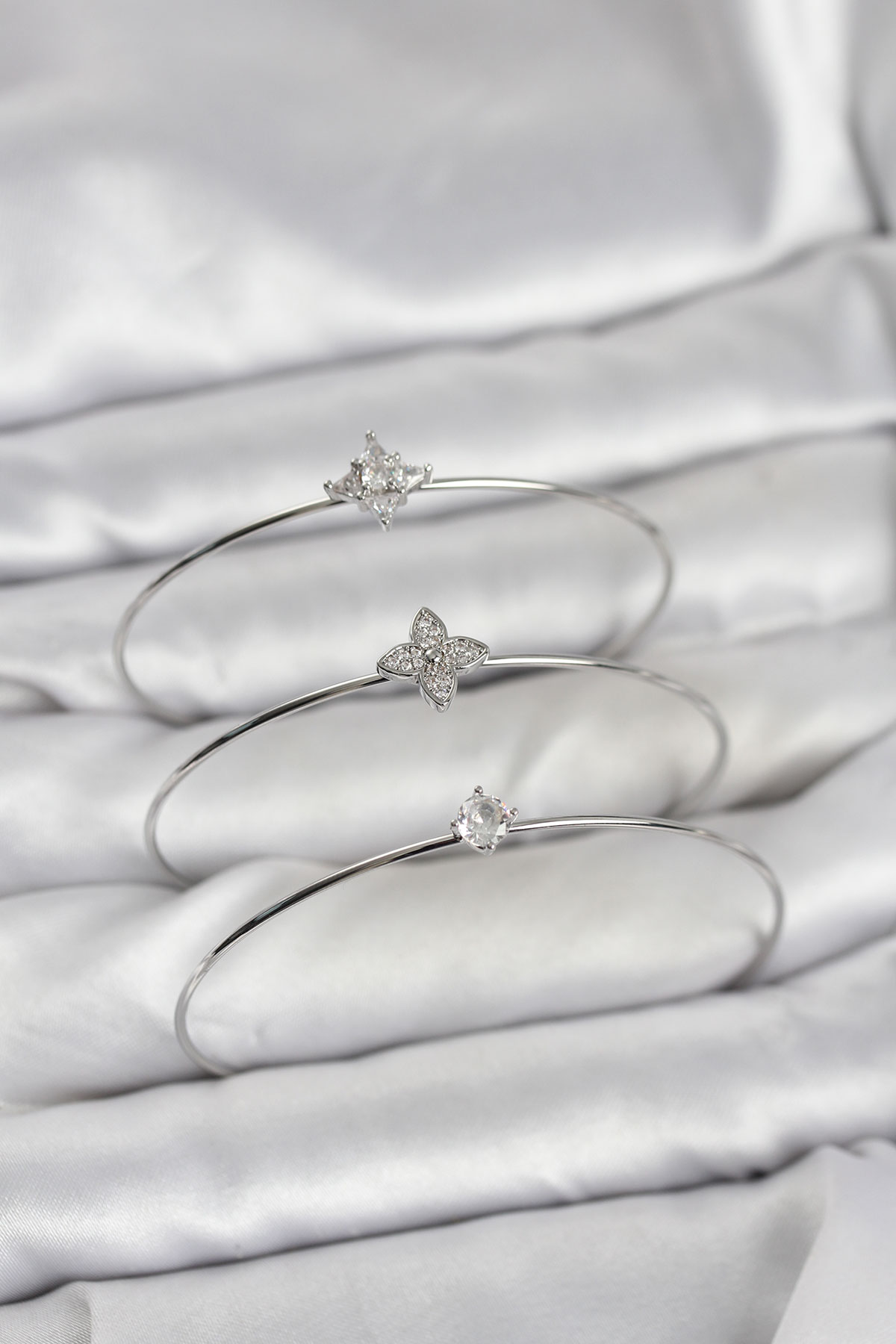 Zirkon Taşlı Gümüş Renk Yonca Model 3'lü Kadın Bileklik Kombini - Görsel 2