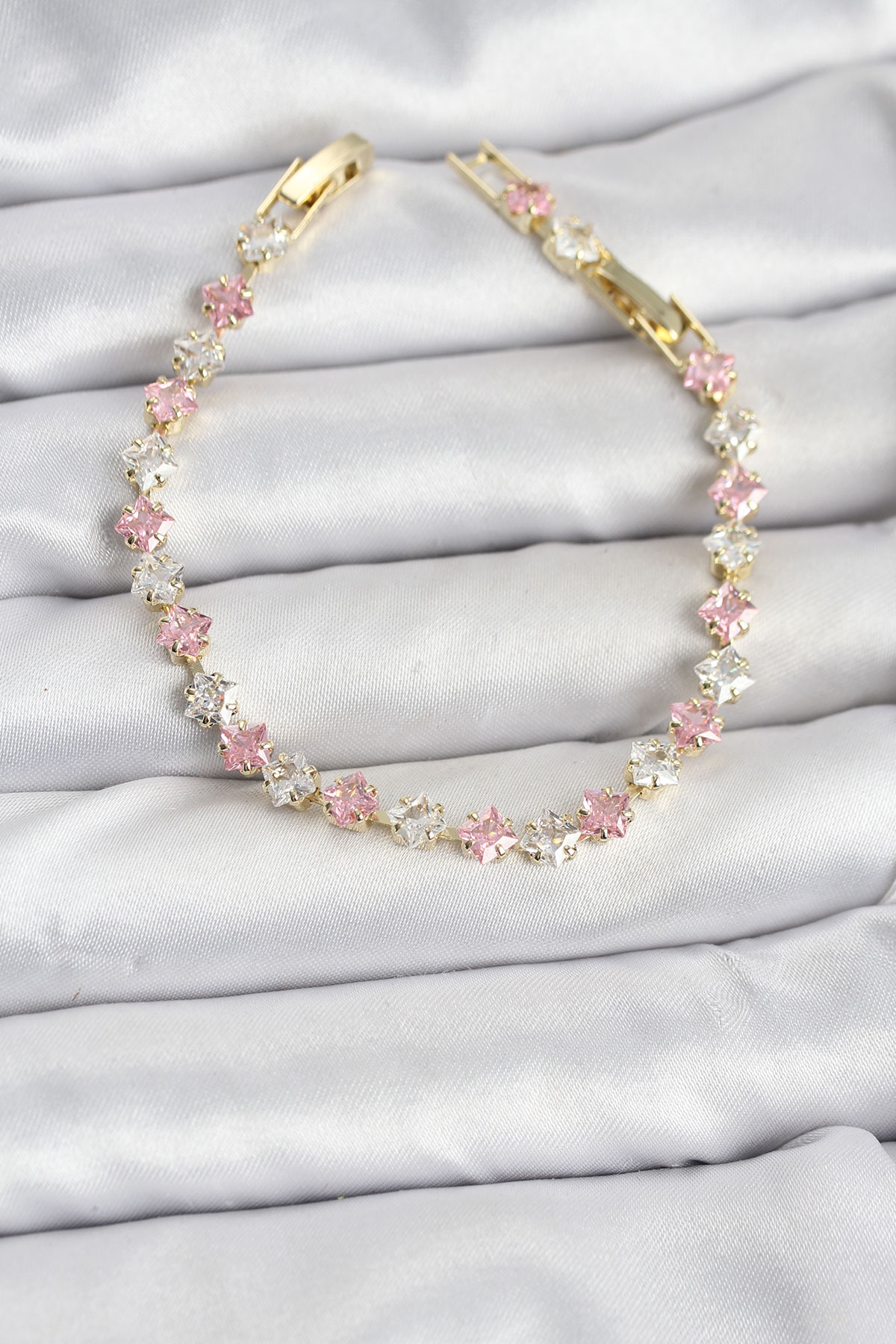 Kare Zirkon Taşlı Gold Renk Kadın Bileklik