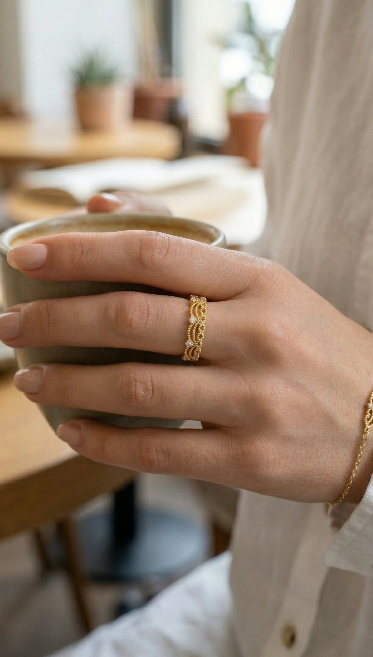 Gold Renk Motif Desenli Zirkon Taşlı Kadın Yüzük