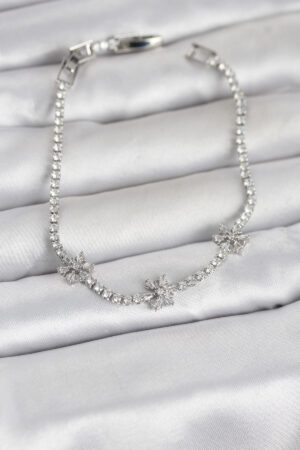 Pirinç Gümüş Renk Çiçek Model Zirkon Taşlı Su Yolu Kadın Bileklik