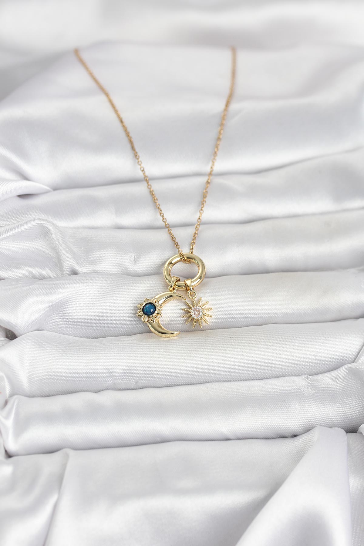 316L Çelik Gold Renk Gece Gündüz Tema Charmlı Kadın Kolye - Görsel 2