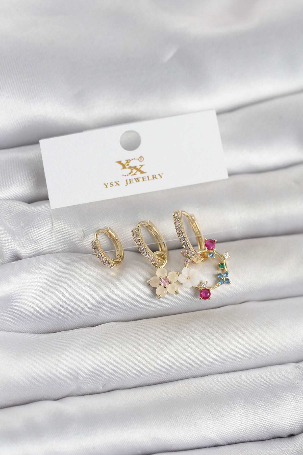 Pirinç Gold Renk Çiçek Model 3'lü Kadın Küpe