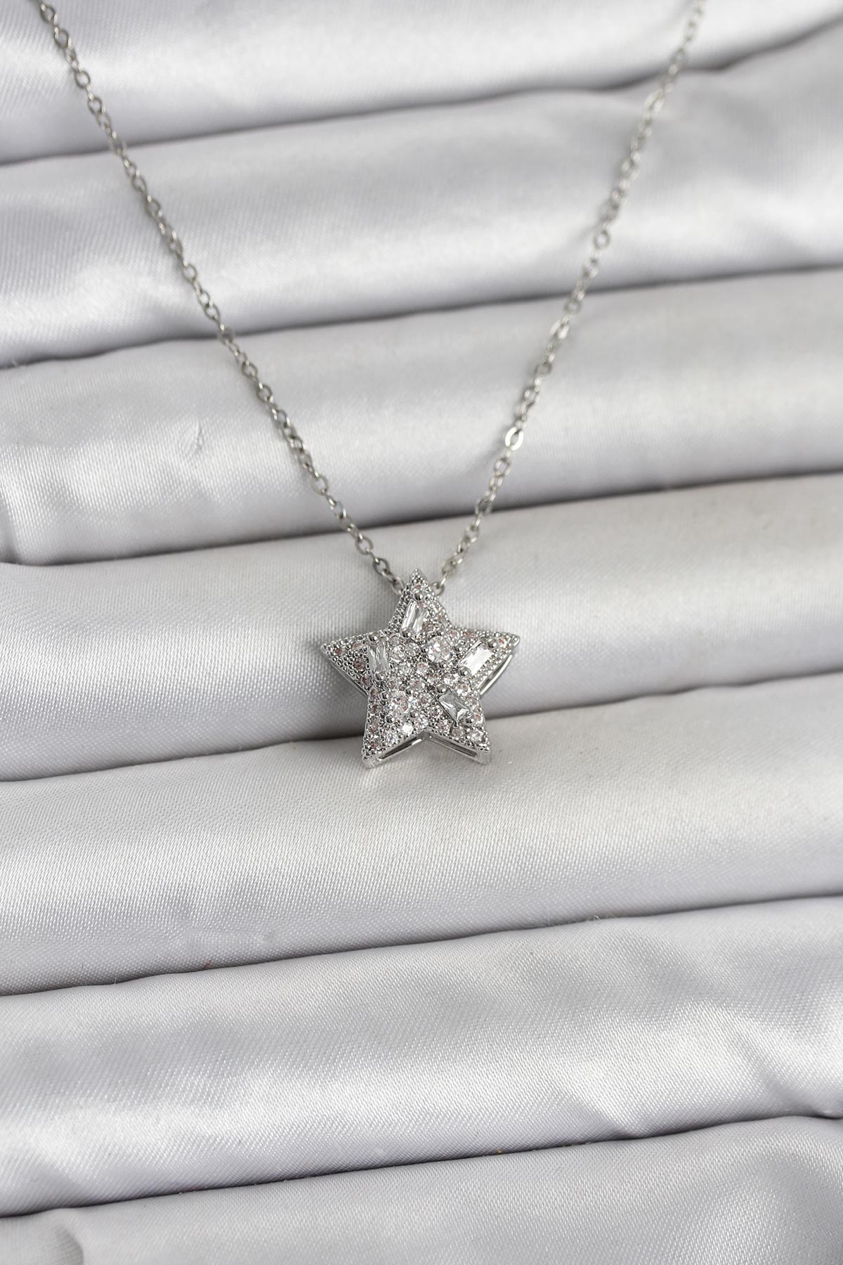 316L Çelik Zincir Gümüş Renk Zirkon Taşlı Yıldız Model Kadın Kolye