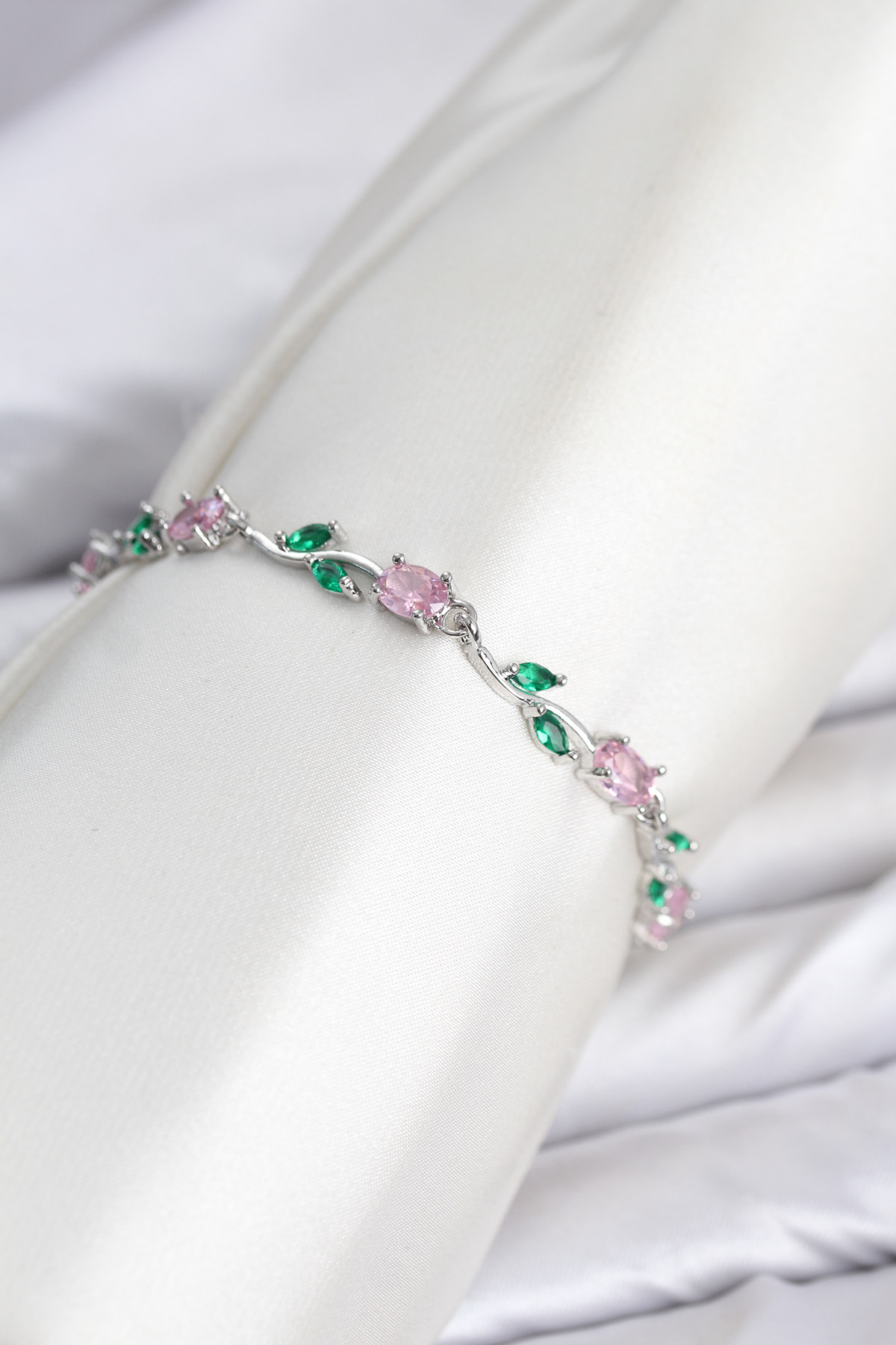 Pirinç Gümüş Renk Pembe Zirkon Taşlı Çiçek Model Kadın Bileklik - Görsel 2