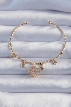 Pirinç Gold Renk Zirkon Taşlı Yonca Model Charm Bileklik